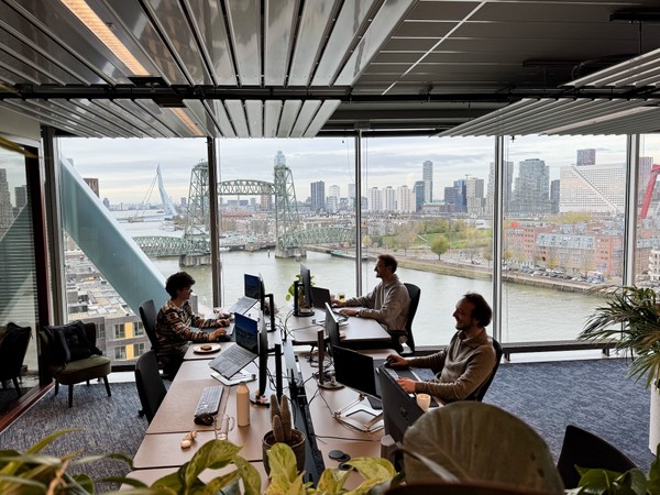 featured image post Senior developer